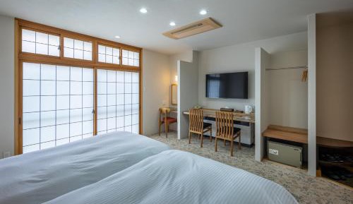 Standard Twin Room with Shared Bathroom