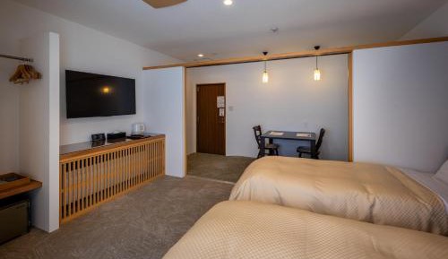 Standard Twin Room with Shared Bathroom