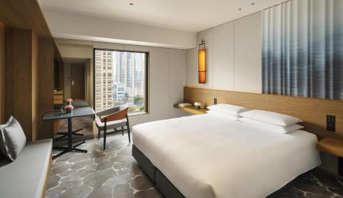 Deluxe King Room with City View