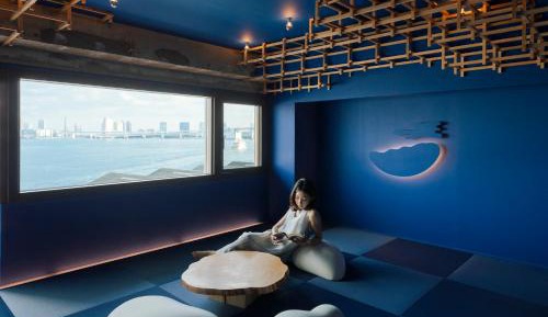 Deluxe One-Bedroom Apartment with Ocean View