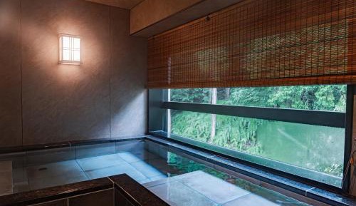 Suite with Hot Tub
