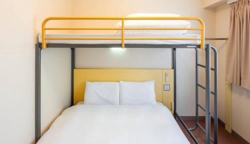 Queen Room with a Loft Bed - Non Smoking