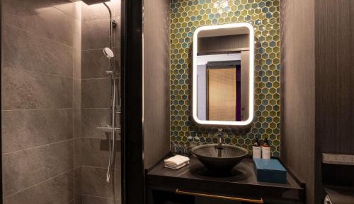 Superior Twin Room with Shower Booth - Non Smoking