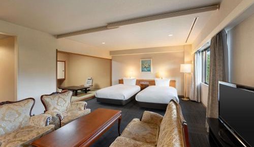 Classic Junior Suite with Two Single Beds and Three Futon Beds