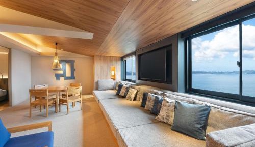 Junior Suite with Two Single Beds and Ocean View