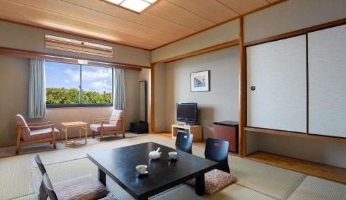 Japanese-Style Room for Group with Ten Futons
