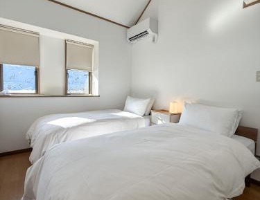 Twin Room with Mountain View