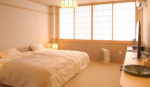 Standard Twin Room with Shared Bathroom