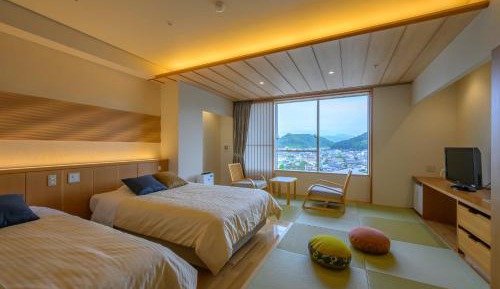 Superior Japanese-Style Room with Beds & Shower room