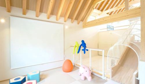 C type：Natural hot springs, sauna, net playground equipment, slide