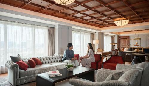 One-Bedroom Imperial King Suite with Club Lounge Access