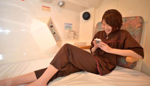 Deluxe Female Capsule Room with Shared Shower and Toilet