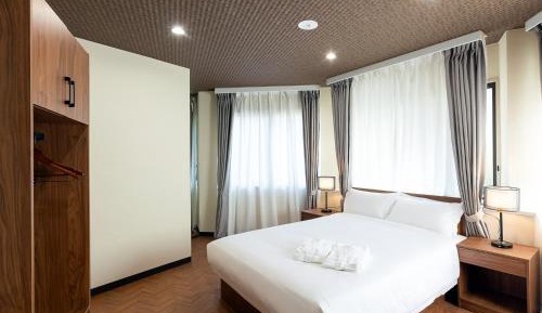 Deluxe Queen Room