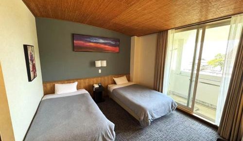 Twin Room with Sea View - Non-Smoking