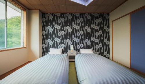 Japanese-Style Twin Room with Bed - Non-Smoking