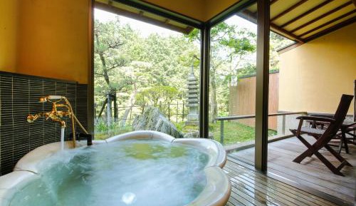 Quadruple Room with Private Bathroom