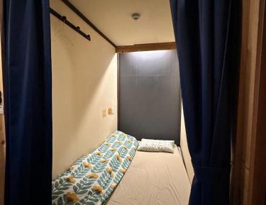 Single Bed in Mixed Dormitory Room