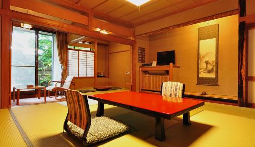 Japanese-Style Room (12.5+4.5 Tatami) 【癒しの間】