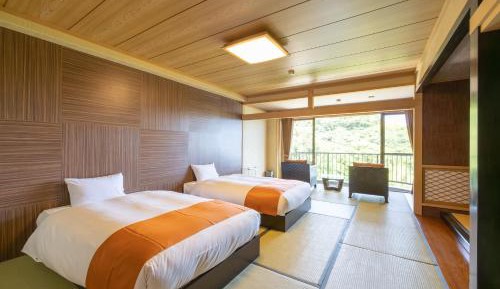 Twin Room with Shower