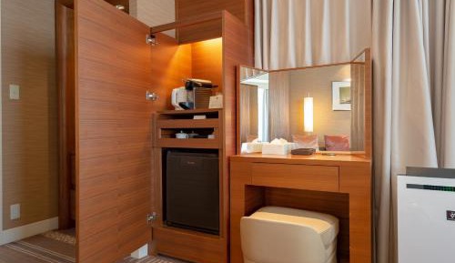 Corner Deluxe Double Room- Non-Smoking 