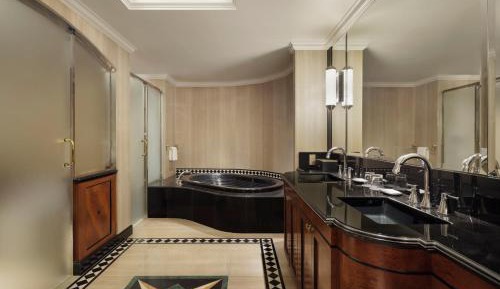 One-Bedroom Presidential King Suite - Club Lounge Access