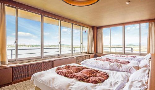 Suite Room with 6 Beds - Indoor Bath - Non-Smoking