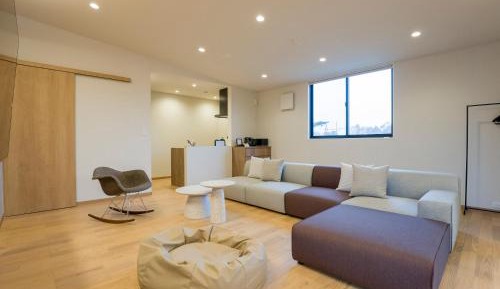 108 - Simple Modern Pets Friendly -