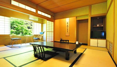 Japanese-Style Room (10+6 Tatami)【四季の間】	