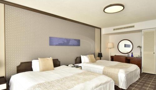 Corner Twin Room with Sea View - Top Floor North Side