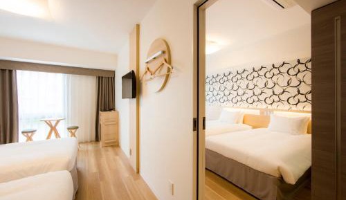 Connecting Room (5 Adults)