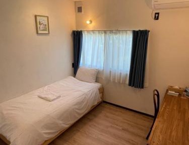 Standard Twin Room with Shared Bathroom