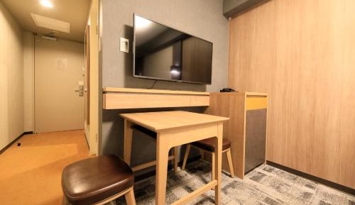 Small Twin Room - Non-Smoking