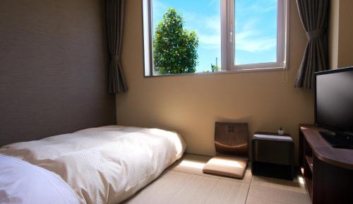 Single Room with Shower - Non-Smoking
