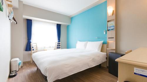 Queen Room - Non-Smoking - Small Dog Friendly