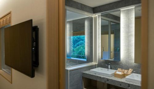 Superior Twin Room with River View - Non-Smoking