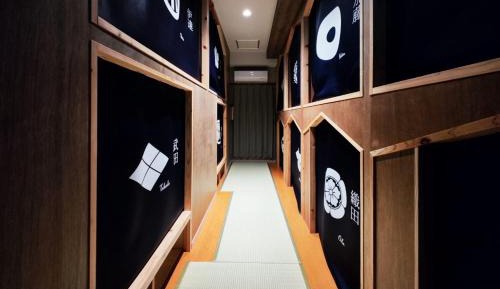 Single Bed in Mixed Dormitory Room