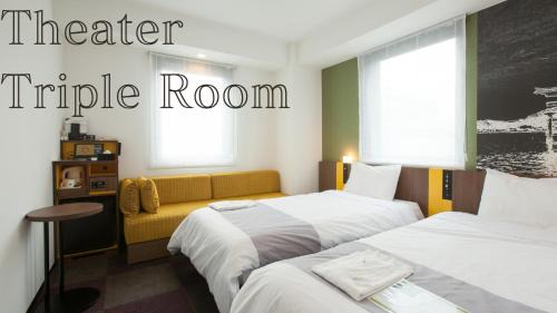 Theater Triple Room - Non-Smoking