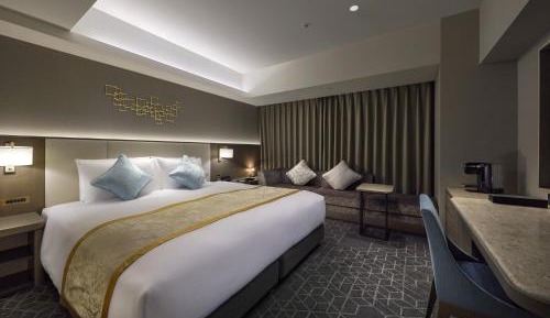 Deluxe King Room with River View - Non-Smoking