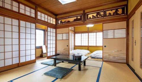 Japanese-Style Twin Room with Shared Bathroom