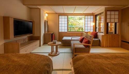 Twin Room with Private Bathroom