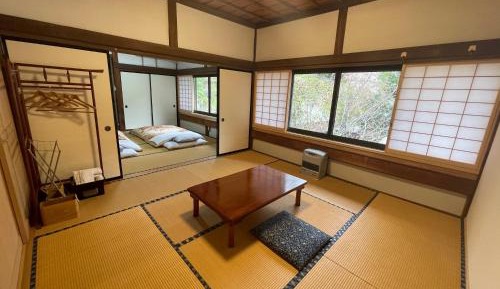 Japanese-Style 2 Rooms-Shared Bathroom