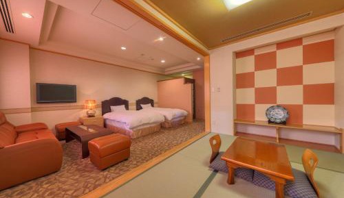 Suite  with Hot Spring Bath with Lake View	