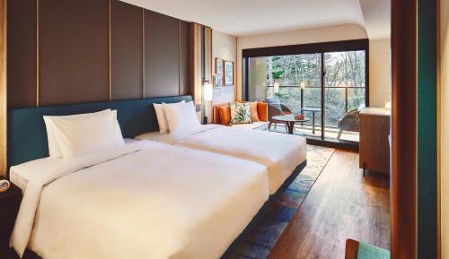 Standard Twin Room with River View and View Bath