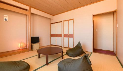 Basic Triple Room with Shared Bathroom