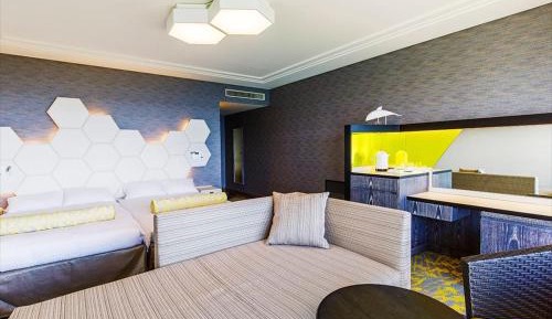 Twin Room - East Wing B - Non-Smoking