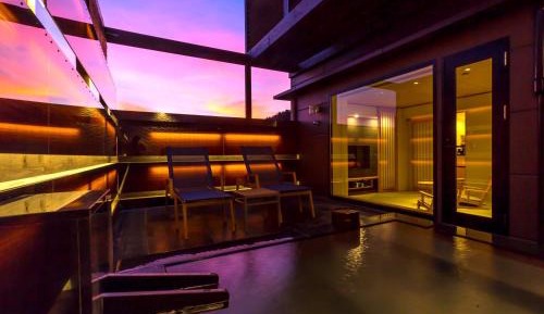 Twin Room with Private External Bathroom