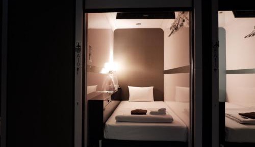 Business Class Cabin - Male