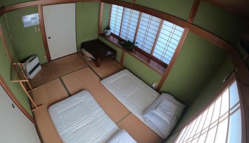 Standard Twin Room with Shared Bathroom