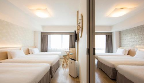 Connecting Room (6 Adults)