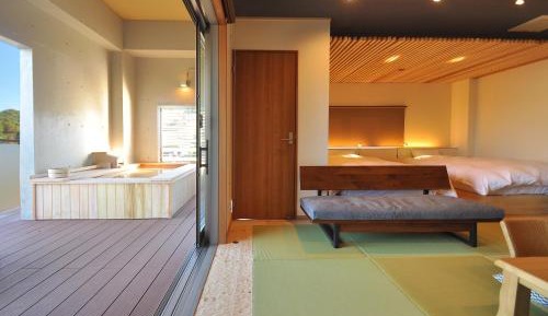 Deluxe Twin Room with Tatami Area and Semi Open-Air Bath - Non-Smoking